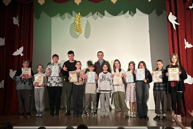 Конкурс чтецов «Строки Победы» и Театр теней в ОК «Березка»